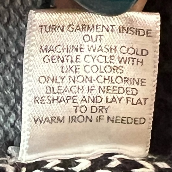 $5 ADD ON with $15+ Bundle Full Zip Cotton Cardigan Sweater Black White EUC - Picture 10 of 10